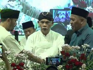 Detik-detik Hanan Attaki Masuk NU Usai Dinasihati Ketua PWNU Jatim Detik-detik Hanan Attaki Masuk NU Usai Dinasihati Ketua PWNU Jatim