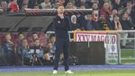 Foto: Jose Mourinho vs Xabi Alonso, Momen Sengit Guru Vs Murid