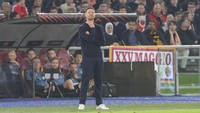 Alonso cukup tenang dan percaya diri memimpin timnya melawan Roma. (Foto: Fabio Rossi/AS Roma via Getty Images)