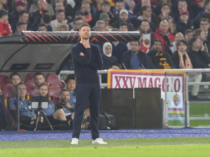 ROME, ITALY - MAY 11: Bayer 04 Leverkusen coach Xabi Alonso looks on during the UEFA Europa League semi-final first leg match between AS Roma and Bayer 04 Leverkusen at Stadio Olimpico on May 11, 2023 in Rome, Italy. (Photo by Fabio Rossi/AS Roma via Getty Images)