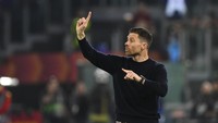 Alonso, meski pengalaman melatihnya masih hijau, bisa membuat Leverkusen merepotkan Roma yang dilatih sosok sekaliber Mourinho. (Foto: Domenico Cippitelli/NurPhoto via Getty Images)