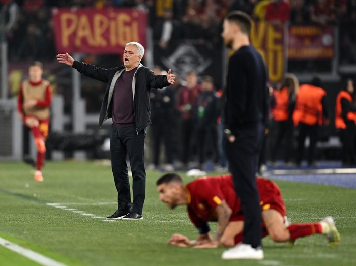 ROME, ITALY - MAY 11: Jose Mourinho, Head Coach of AS Roma, reacts during the UEFA Europa League semi-final first leg match between AS Roma and Bayer 04 Leverkusen at Stadio Olimpico on May 11, 2023 in Rome, Italy. (Photo by Tullio Puglia - UEFA/UEFA via Getty Images)