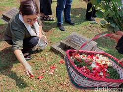 Suasana Haru di Tabur Bunga Peringatan 25 Tahun Tragedi Mei 1998
