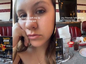 Sedih! Wanita Ini Ditinggal Sendirian Usai Makan Bersama Temannya Sedih! Wanita Ini Ditinggal Sendirian Usai Makan Bersama Temannya