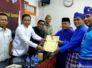 Adik-Anak hingga Timses Gubernur Jambi Nyaleg Lewat PAN Adik-Anak hingga Timses Gubernur Jambi Nyaleg Lewat PAN