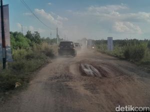 Jalan Desa Wisata Sungsang IV Banyuasin Rusak, Sandi: Jangan Sampai Viral! Jalan Desa Wisata Sungsang IV Banyuasin Rusak, Sandi: Jangan Sampai Viral!