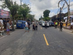 Tabrakan Mobil di Jalur Singaraja-Denpasar, Penumpang Terpental