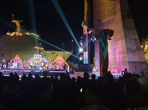 KTT ASEAN Usai, Warga Nikmati Pertunjukan Seni Depan KRI Wahidin Sudirohusodo