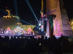 KTT ASEAN Usai, Warga Nikmati Pertunjukan Seni Depan KRI Wahidin Sudirohusodo