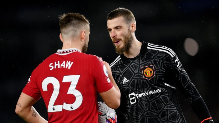 BRIGHTON, ENGLAND - MAY 04: David De Gea of Manchester United interacts with teammate Luke Shaw during the Premier League match between Brighton & Hove Albion and Manchester United at American Express Community Stadium on May 04, 2023 in Brighton, England. (Photo by Mike Hewitt/Getty Images)
