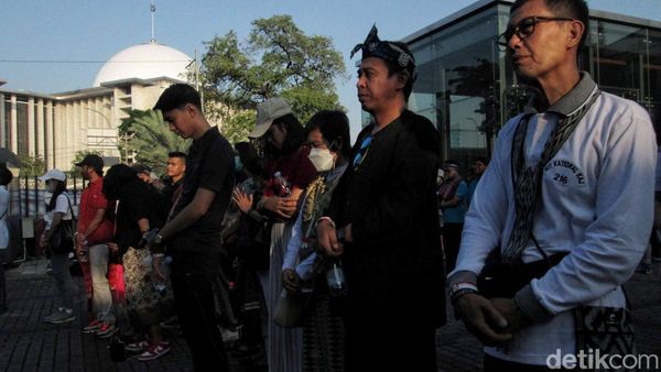 Meriahnya Umat Lintas Agama Jalan Santai Bersama