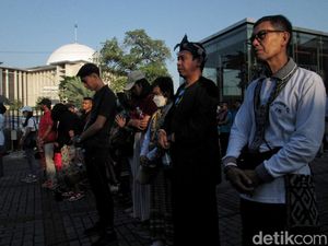 Meriahnya Umat Lintas Agama Jalan Santai Bersama Meriahnya Umat Lintas Agama Jalan Santai Bersama