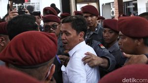 Momen Waketum Gerindra Habiburokhman Diadang Masuk KPU