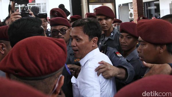 Momen Waketum Gerindra Habiburokhman Diadang Masuk KPU