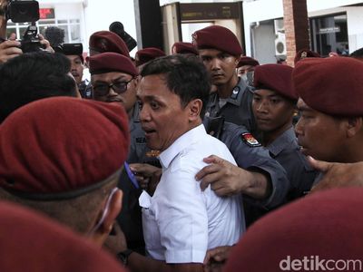 Momen Waketum Gerindra Habiburokhman Diadang Masuk KPU