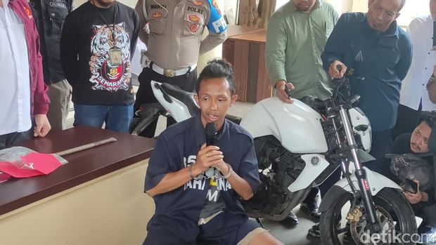 Motif pembunuhan bos galon di Semarang telah terungkap. Hal tersebut diketahui usai polisi menangkap pelaku bernama Muhammad Husen yang membunuh bosnya sendiri.