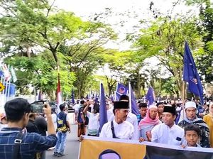 Bawaslu Kaji 2 Parpol Libatkan Anak-anak Saat Daftar ke KPU Bawaslu Kaji 2 Parpol Libatkan Anak-anak Saat Daftar ke KPU