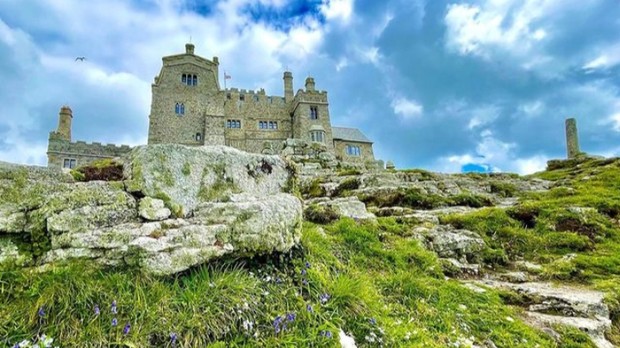 Pemandangan St. Mount/Foto: Instagram.com/inspiredcornwall Rekomendasi tempat perkemahan terindah di dunia