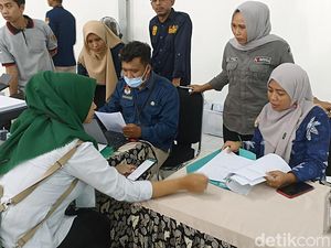 KPU Blitar Kembalikan Berkas Bacaleg PKB karena Salah Alamat KPU Blitar Kembalikan Berkas Bacaleg PKB karena Salah Alamat
