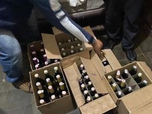 Polisi Gerebek Kios Jual 105 Botol Miras di Gorontalo, 3 Orang Diamankan Polisi Gerebek Kios Jual 105 Botol Miras di Gorontalo, 3 Orang Diamankan
