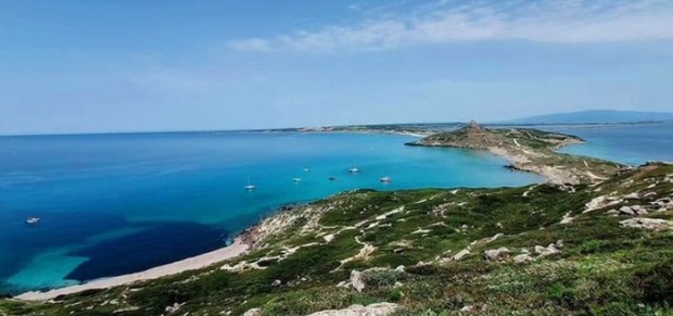 Pulau Sardinia/Foto: Instagram.com/stupendasardegna Rekomendasi tempat perkemahan terindah di dunia