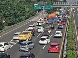 Kecelakaan Beruntun 4 Kendaraan, Lalin Tol JORR Jatiasih-TMII Macet