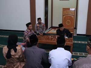 Cinta Mati Wanita Ngawi ke Pacar yang Ditahan Karena Hamili Perempuan Lain Cinta Mati Wanita Ngawi ke Pacar yang Ditahan Karena Hamili Perempuan Lain