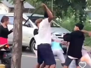 Viral Perkelahian Pemuda di Kalipuro Banyuwangi, Ada yang Bawa Parang! Viral Perkelahian Pemuda di Kalipuro Banyuwangi, Ada yang Bawa Parang!