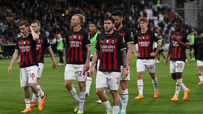 LA SPEZIA, ITALY - MAY 13:  Players of AC Milan reacts at the end of the Serie A match between Spezia Calcio and AC Milan at Stadio Alberto Picco on May 13, 2023 in La Spezia, Italy. (Photo by Claudio Villa/AC Milan via Getty Images)