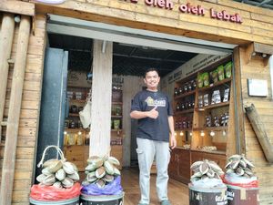Manisnya Omset Harian Bisnis Aren Organik Pria Asal Rangkasbitung