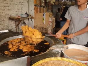 Diremehkan Saat Jadi SPG, Kini Wanita Ini Sukses Jadi Bos Keripik Tempe