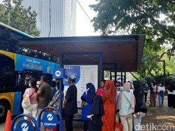 Antusiasme Warga Naik Bus Wisata Jakarta di Akhir Pekan: Refreshing Gratis