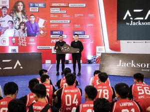 Sumbangsih Sepatu dari Alumni untuk DBL Indonesia