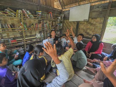 Donasi Buku Sambut Hari Buku Nasional