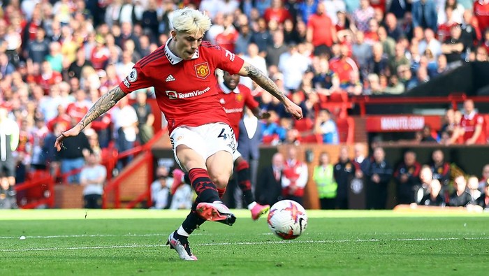 Soccer Football - Premier League - Manchester United v Wolverhampton Wanderers - Old Trafford, Manchester, Britain - May 13, 2023  Manchester Uniteds Alejandro Garnacho scores their second goal REUTERS/Carl Recine EDITORIAL USE ONLY. No use with unauthorized audio, video, data, fixture lists, club/league logos or live services. Online in-match use limited to 75 images, no video emulation. No use in betting, games or single club /league/player publications.  Please contact your account representative for further details.