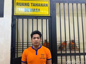 Ayah Bejat di Gresik Cabuli Anak Tiri yang Masih Berusia 10 Tahun Ayah Bejat di Gresik Cabuli Anak Tiri yang Masih Berusia 10 Tahun