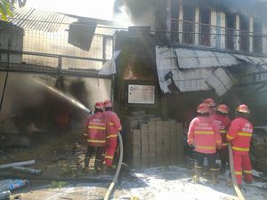 Kebakaran di Sanur Kauh, Toko Bangunan Dilalap si Jago Merah