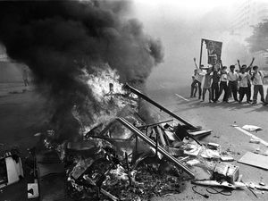 Sejarah Hari Peringatan Reformasi: Kerusuhan 1998 hingga Lengsernya Soeharto Sejarah Hari Peringatan Reformasi: Kerusuhan 1998 hingga Lengsernya Soeharto