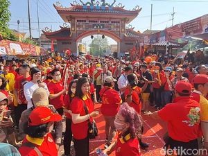 Budaya Tionghoa-Jawa Warnai HUT Kelenteng Berusia 200 Tahun di Mojokerto