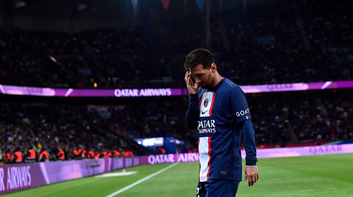 Lionel Messi disoraki suporter Paris Saint-Germain dalam pertandingan melawan Ajaccio (Foto: PSG via Getty Images/Aurelien Meunier - PSG)