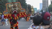 Meriahnya Pawai Budaya di CFD Bekasi