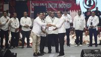 Momen Jokowi Terima Nama Capres-Cawapres Rekomendasi Musra