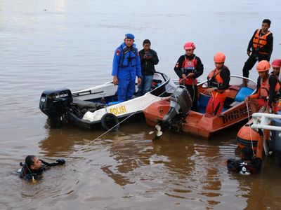 Pencarian Plt Ketua Golkar Kubu Raya yang Lompat ke Sungai Terus Berlanjut