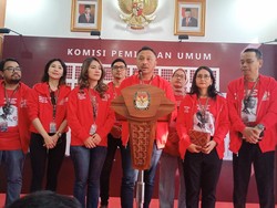 PSI Daftarkan 580 Bacaleg ke KPU, Ada Badai Kerispatih dan Komika Mongol PSI Daftarkan 580 Bacaleg ke KPU, Ada Badai Kerispatih dan Komika Mongol