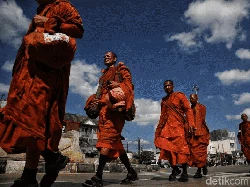 Ini Alasan Kenapa 32 Biksu Jalan Kaki dari Thailand ke Borobudur