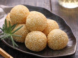 Resep Onde-onde Isi Kacang Hijau yang Empuk Legit