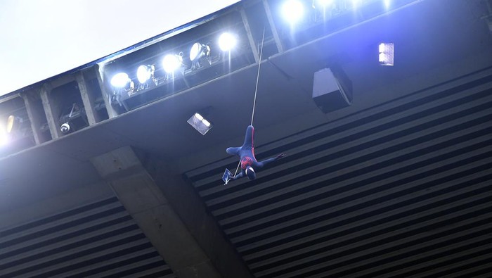 Spiderman PARIS, FRANCE - MAY 13: Spider Man makes an appearance before the Ligue 1 match between Paris Saint-Germain and AC Ajaccio at Parc des Princes on May 13, 2023 in Paris, France. (Photo by Aurelien Meunier - PSG/PSG via Getty Images)