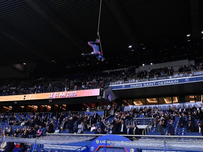 PARIS, FRANCE - MAY 13: Spider Man makes an appearance before the Ligue 1 match between Paris Saint-Germain and AC Ajaccio at Parc des Princes on May 13, 2023 in Paris, France. (Photo by Aurelien Meunier - PSG/PSG via Getty Images)
