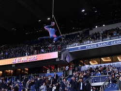 Aksi sang Spiderman menarik perhatian para penggemar di stadion. (Foto: PSG via Getty Images/Aurelien Meunier - PSG)