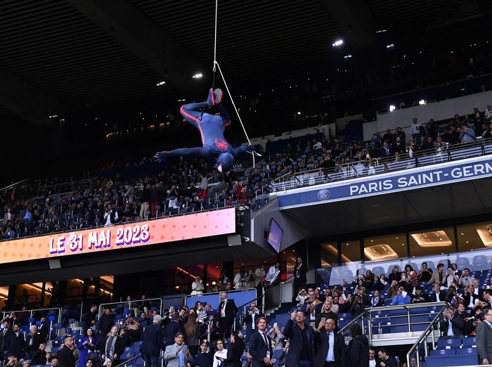PARIS, FRANCE - MAY 13: Spider Man makes an appearance before the Ligue 1 match between Paris Saint-Germain and AC Ajaccio at Parc des Princes on May 13, 2023 in Paris, France. (Photo by Aurelien Meunier - PSG/PSG via Getty Images)